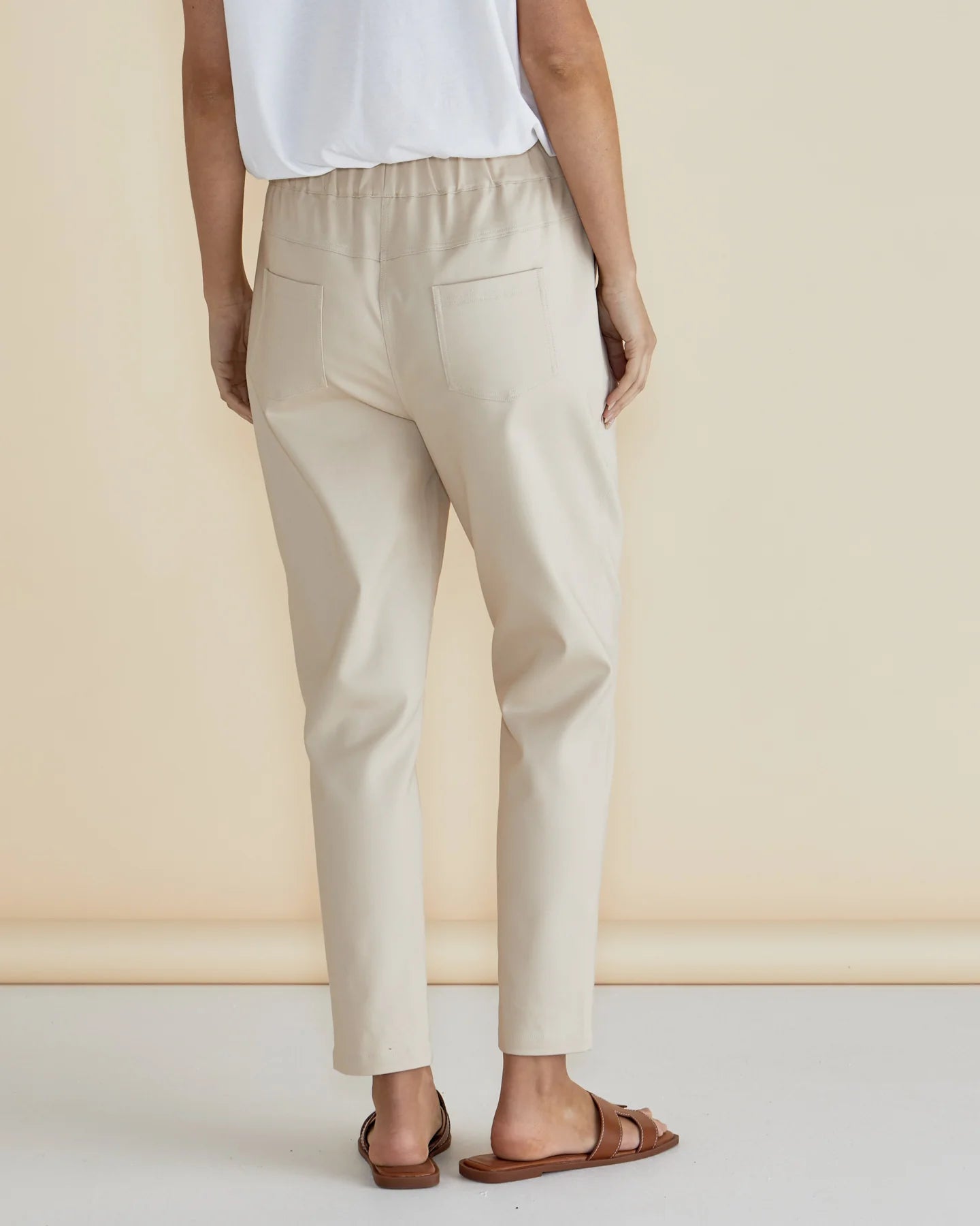 BETTY BASICS KENZIE JOGGER CREAM