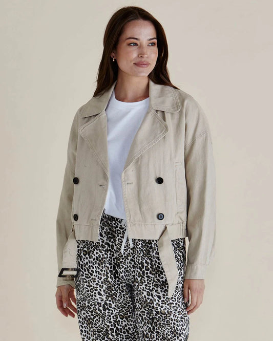 BETTY BASICS ADALINE CROP TRENCH COAT BEIGE