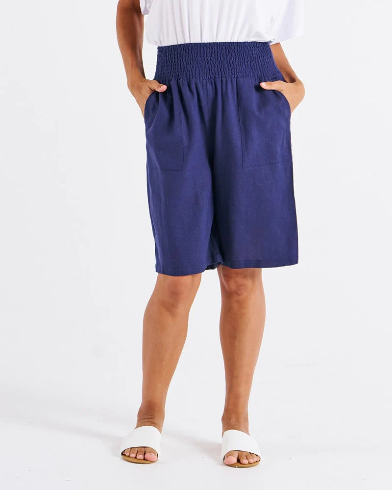 BETTY BASICS LEE BERMUDA SHORT NAVY