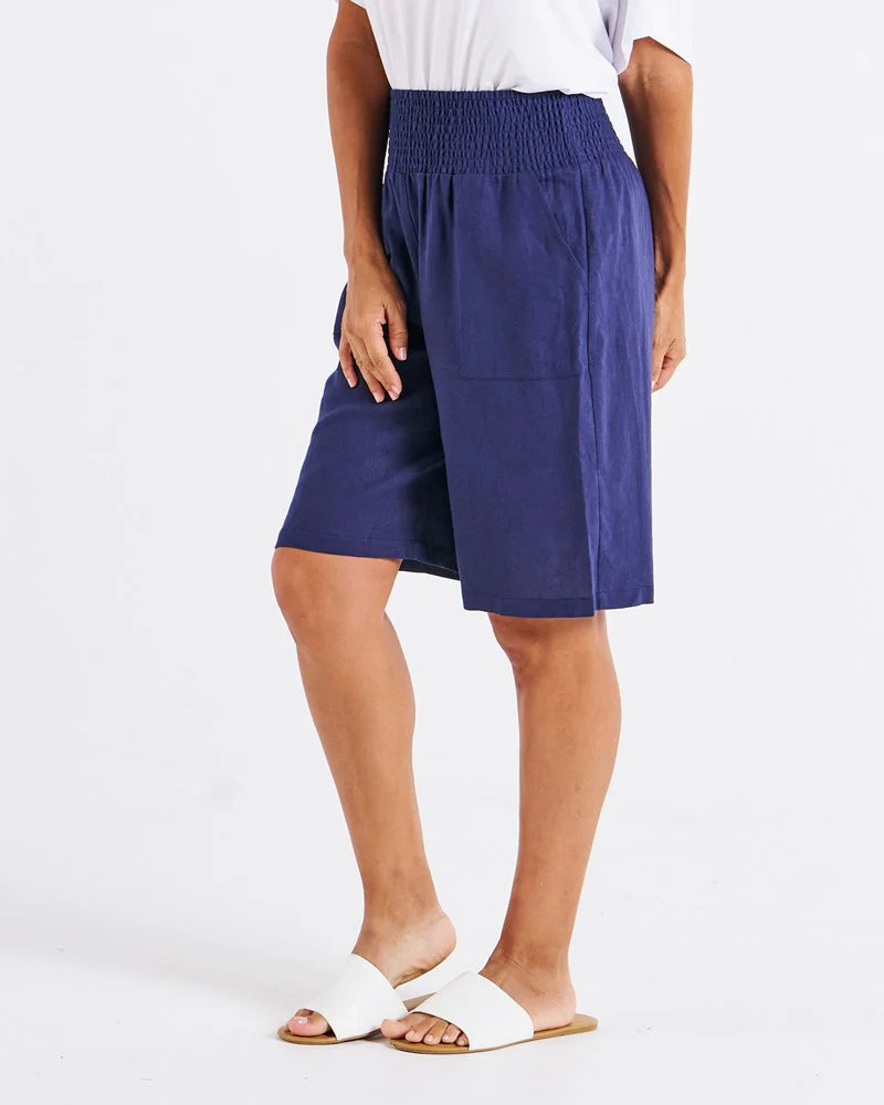 BETTY BASICS LEE BERMUDA SHORT NAVY