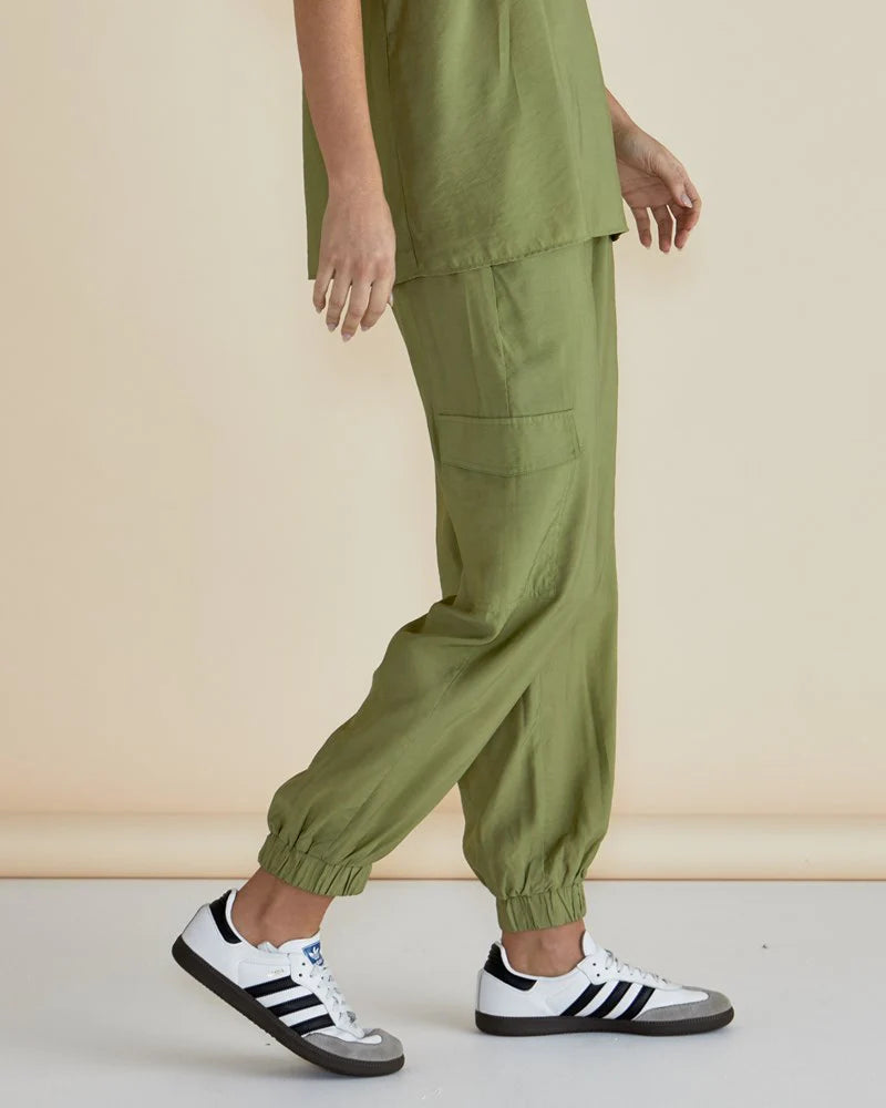 BETTY BASICS ADRIANNA JOGGER PISTACHIO