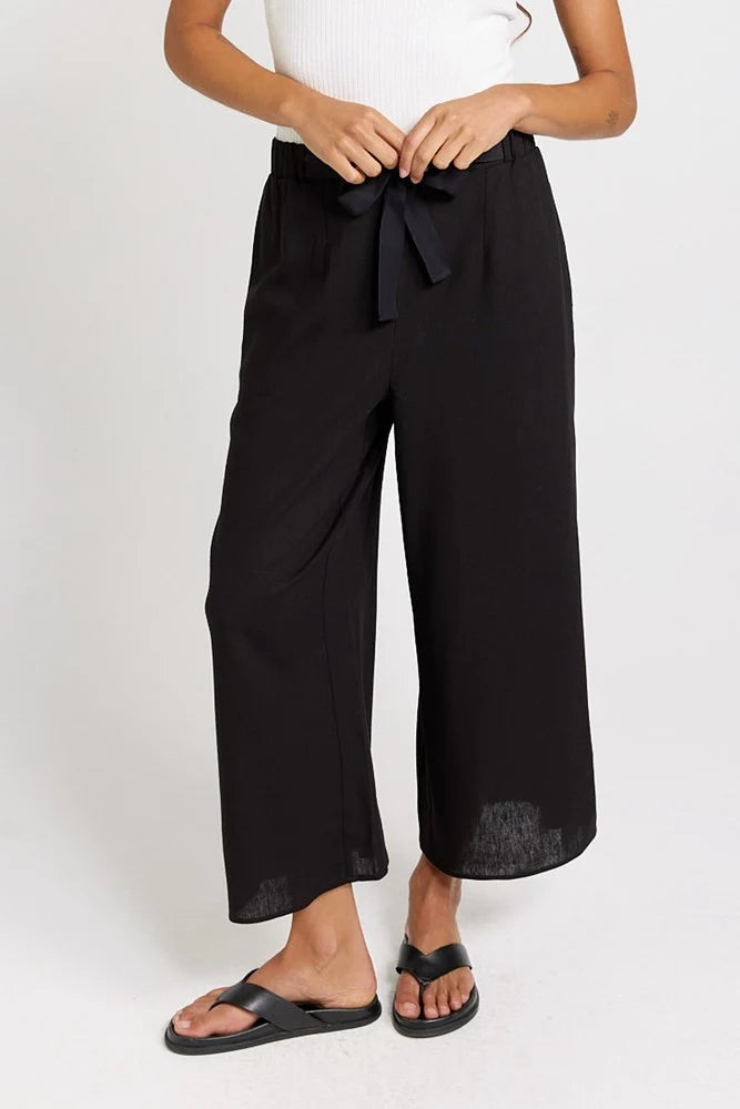 Betty Basics Bella Crop Pant | Black