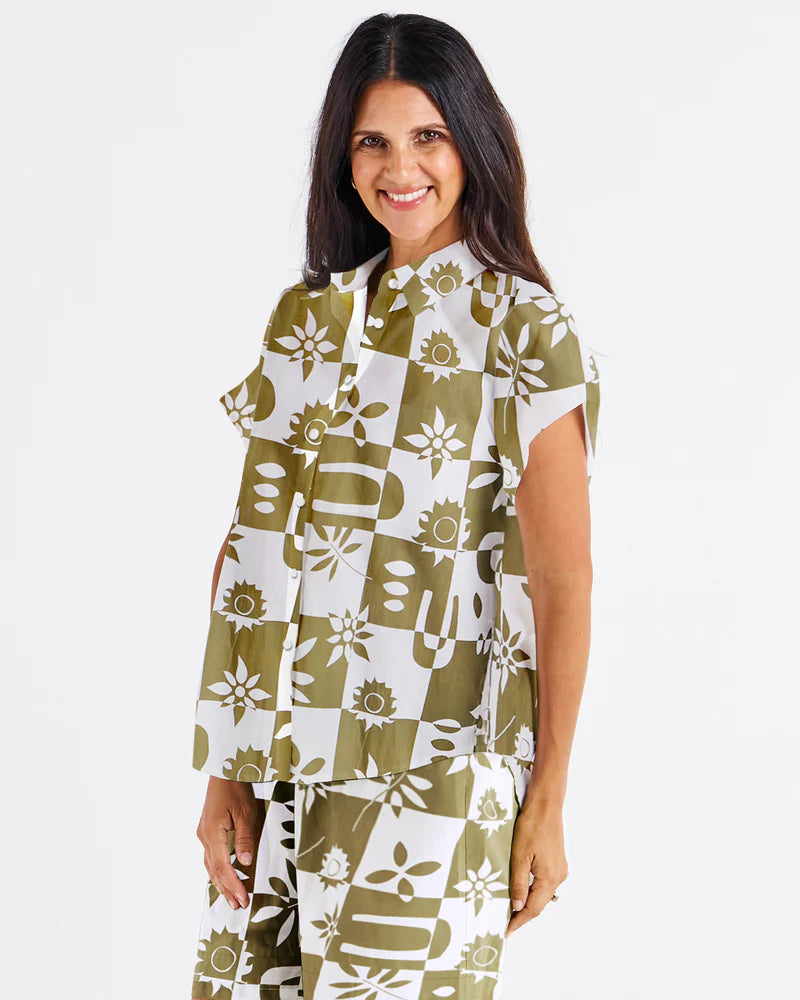 BETTY BASICS MARA SHORT SLEEVE SHIRT GEO FLORAL