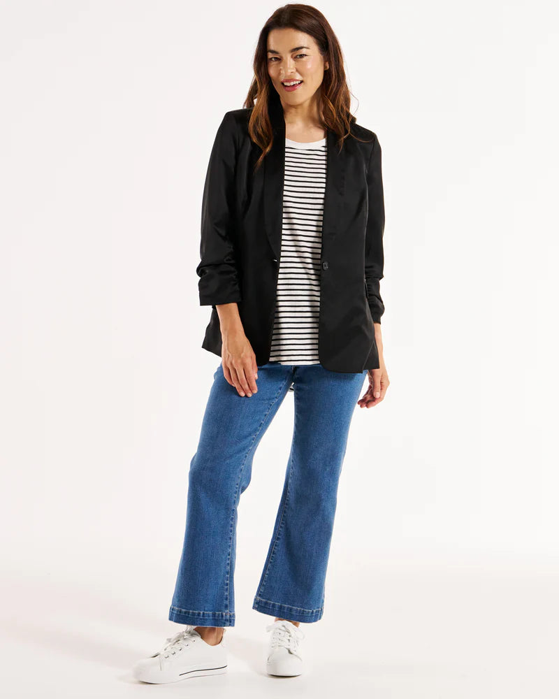 BETTY BASICS JAYDE SATIN BLAZER BLACK