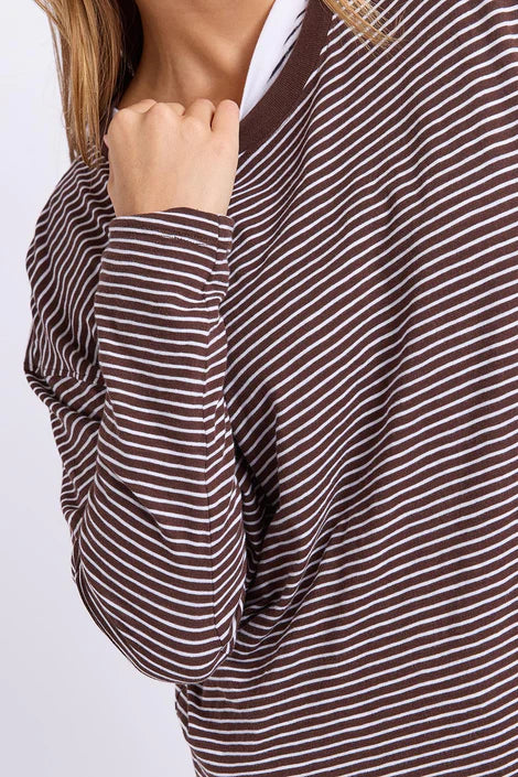 Foxwood Hutch Long Sleeve Tee | Coffee