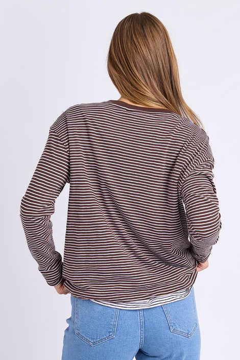 Foxwood Hutch Long Sleeve Tee | Coffee