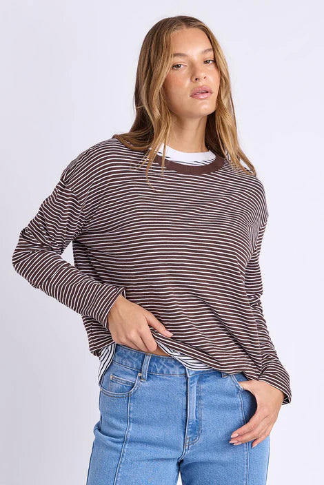 Foxwood Hutch Long Sleeve Tee | Coffee