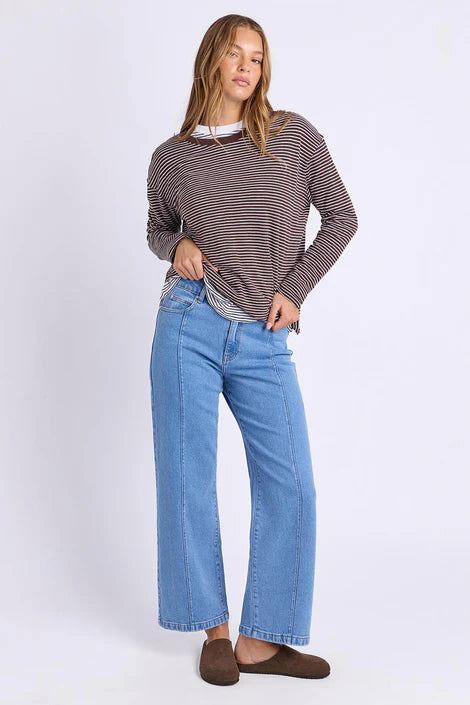 Foxwood Hutch Long Sleeve Tee | Coffee