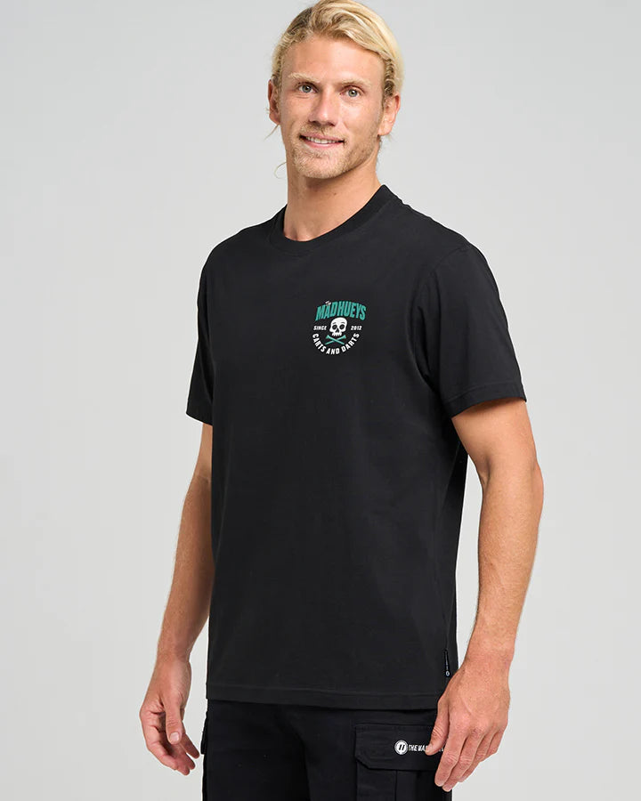 THE MAD HUEYS CARTS AND DARTS SS TEE BLACK