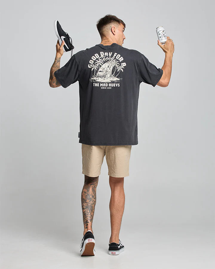 THE MAD HUEYS GOOD DAY FOR A SHOEY OVERSIZED SS TEE WASHED BLACK