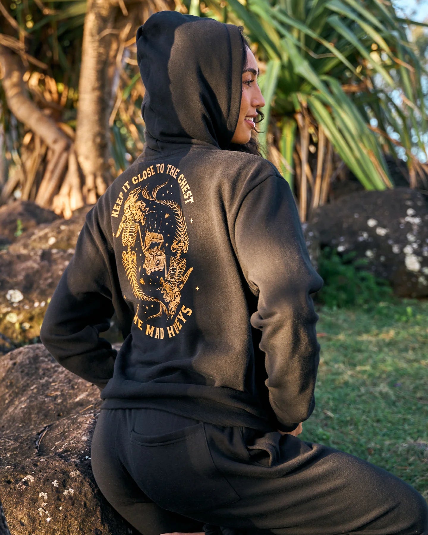 The Mad Hueys Close Chest Hooded Pullover | Black