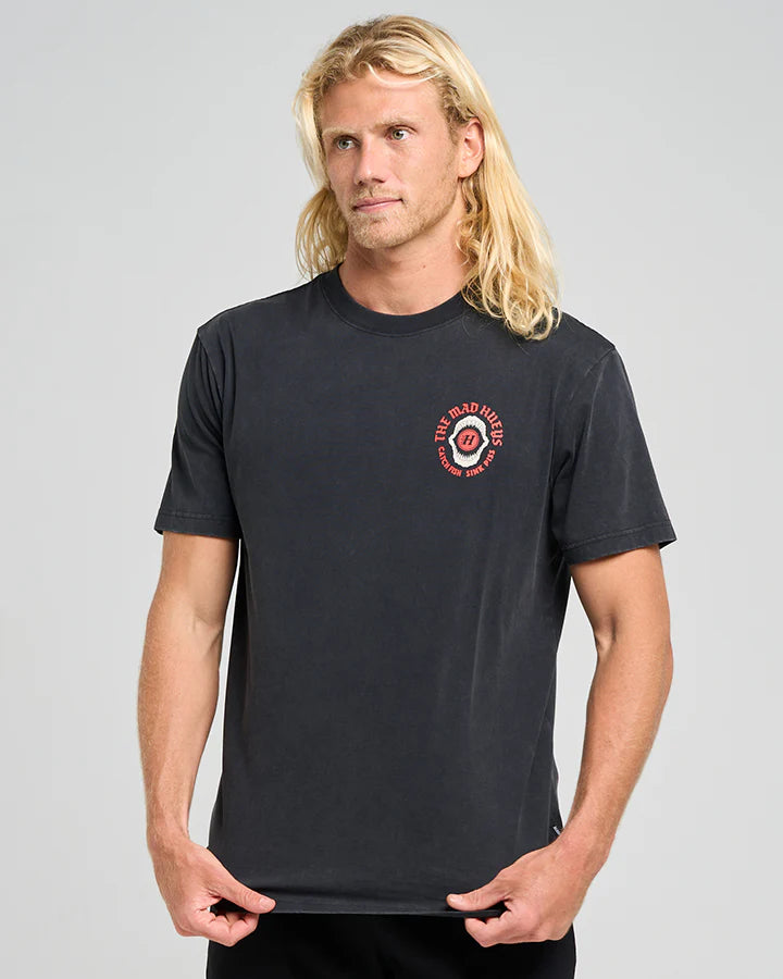 THE MAD HUEYS SHARK TINS SS TEE WASHED BLACK