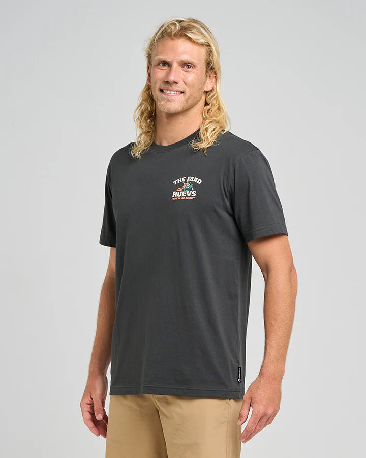 THE MAD HUEYS SHE'LL BE RIGHT SS TEE VINTAGE BLACK