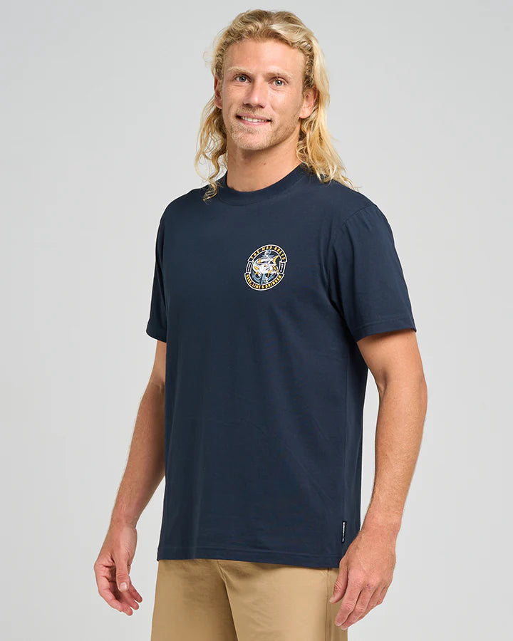 THE MAD HUEYS HOOKED CUDA SS TEE NAVY