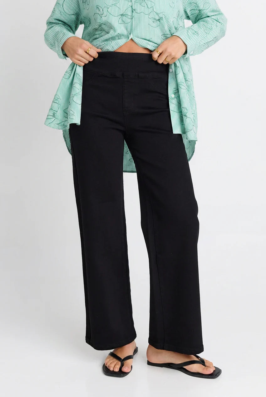 Betty Basics Straight Stretch Jean | Black