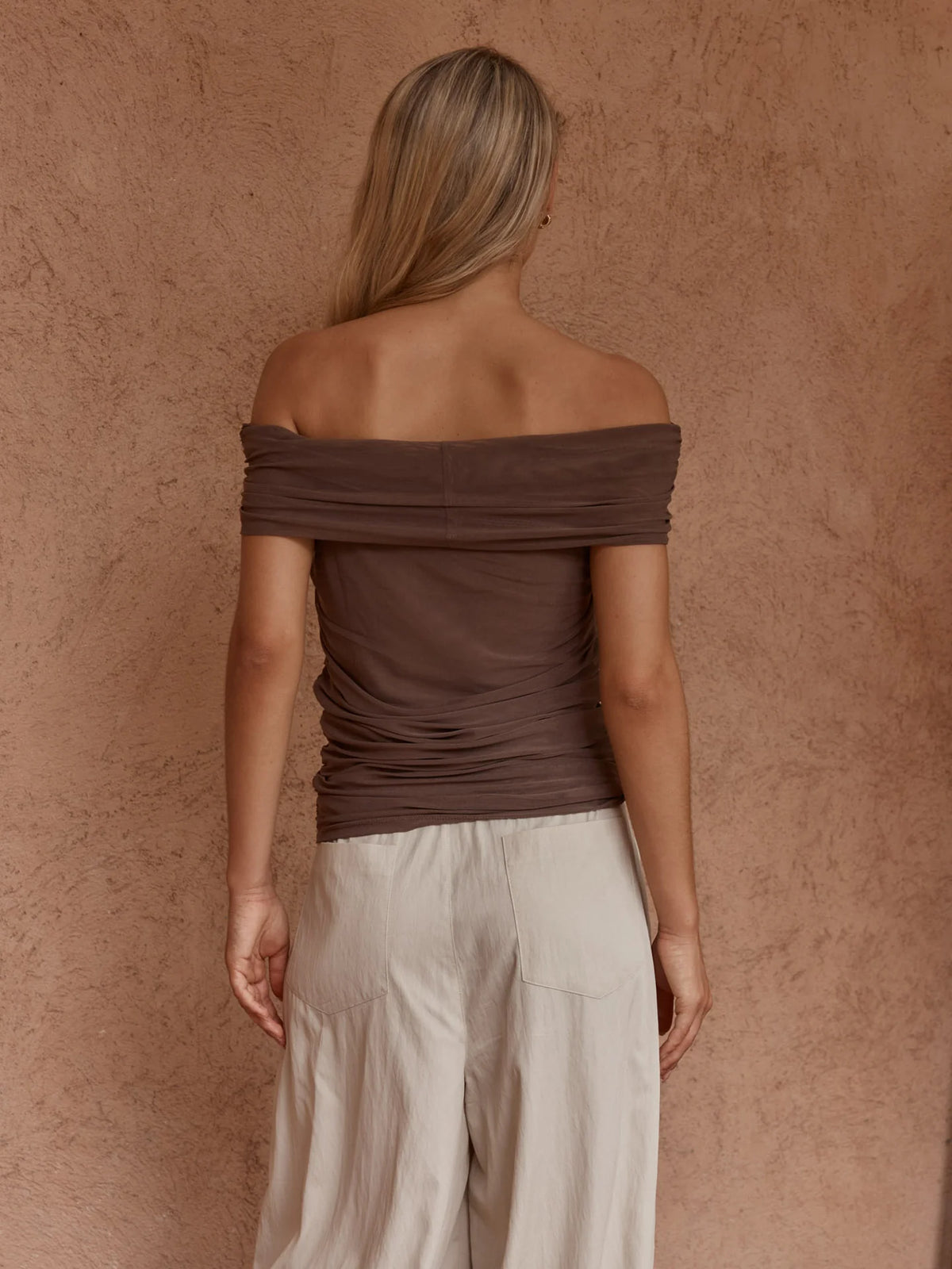 Sass Jordan Off Shoulder Top | Chocolate