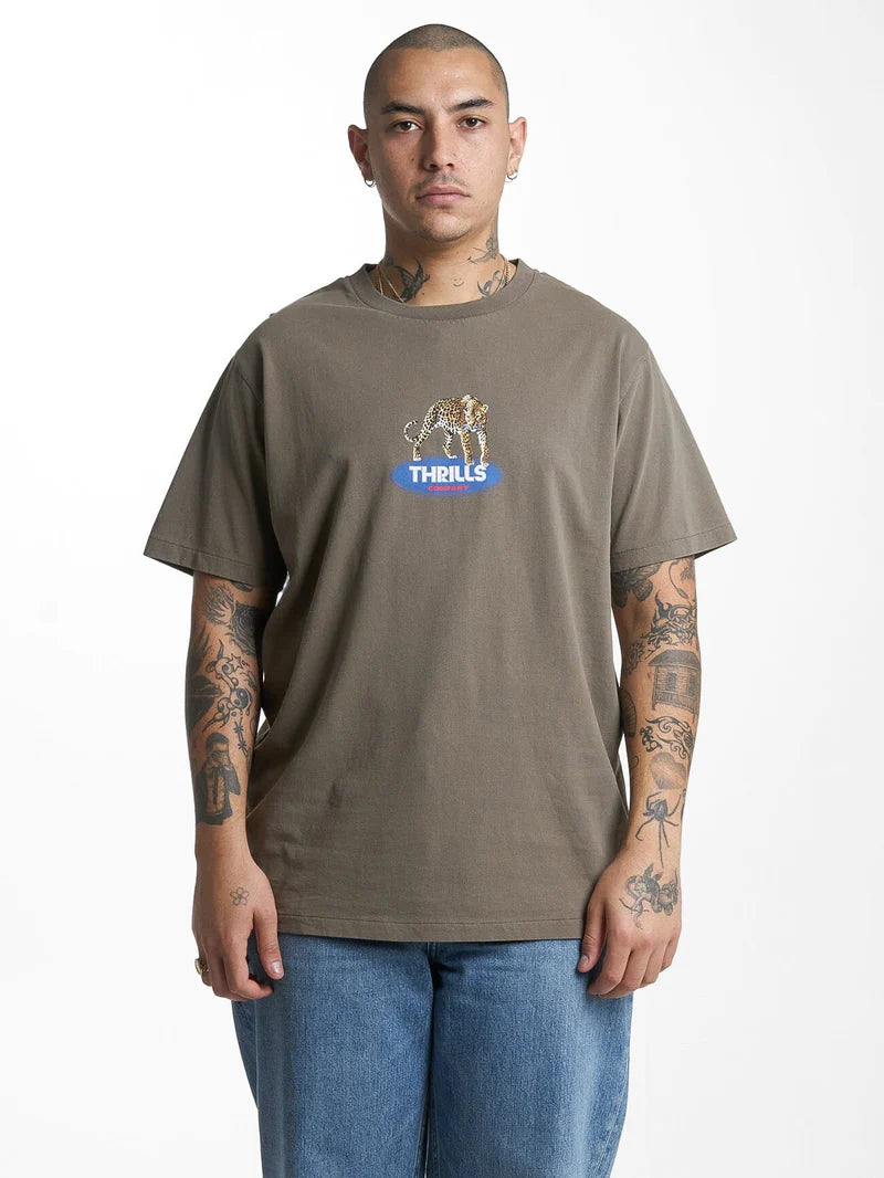 THRILLS LURKER MERCH FIT TEE TARMAC