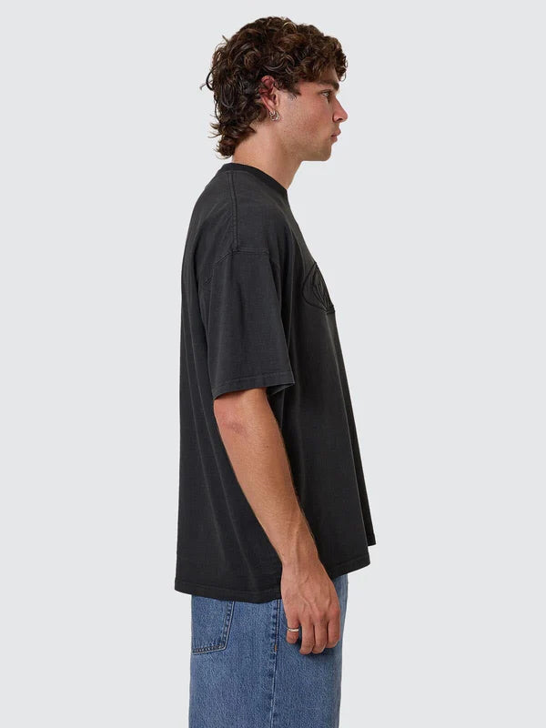 THRILLS SHADOWLESS EMBRO OVERSIZE BOX FIT TEE PIRATE BLACK