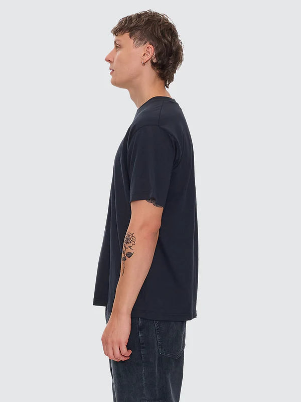 THRILLS GLORY MERCH FIT TEE WASHED BLACK