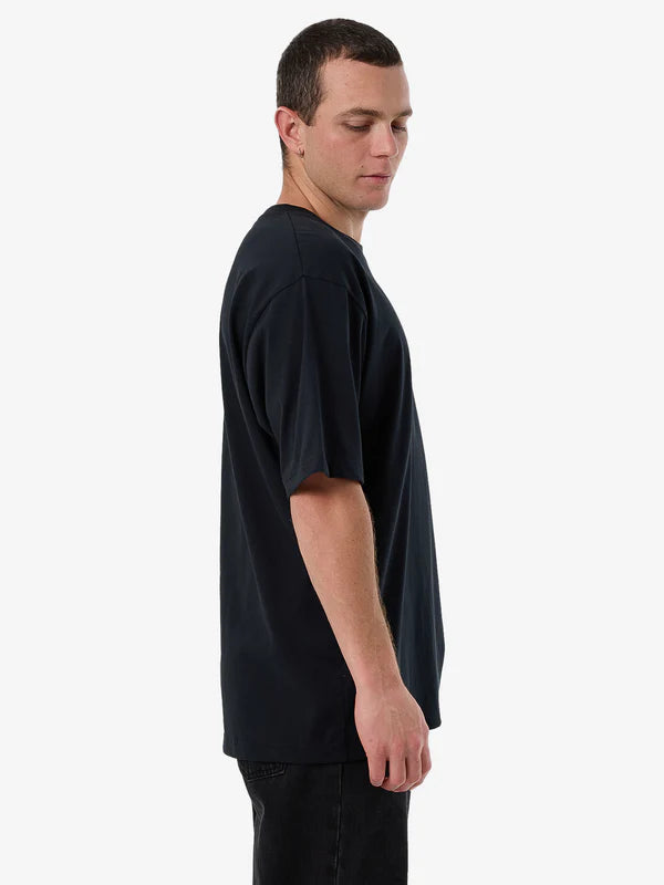 THRILLS FORTUNE FAVORS EMBRO OVERSIZE FIT TEE WASHED BLACK