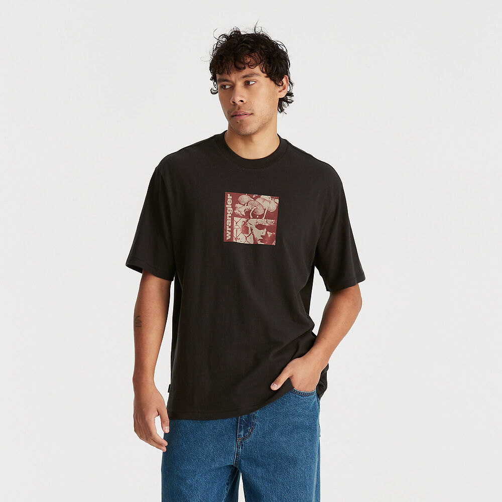 WRANGLER EXPAND YOUR MIND SLACKER TEE WORN BLACK