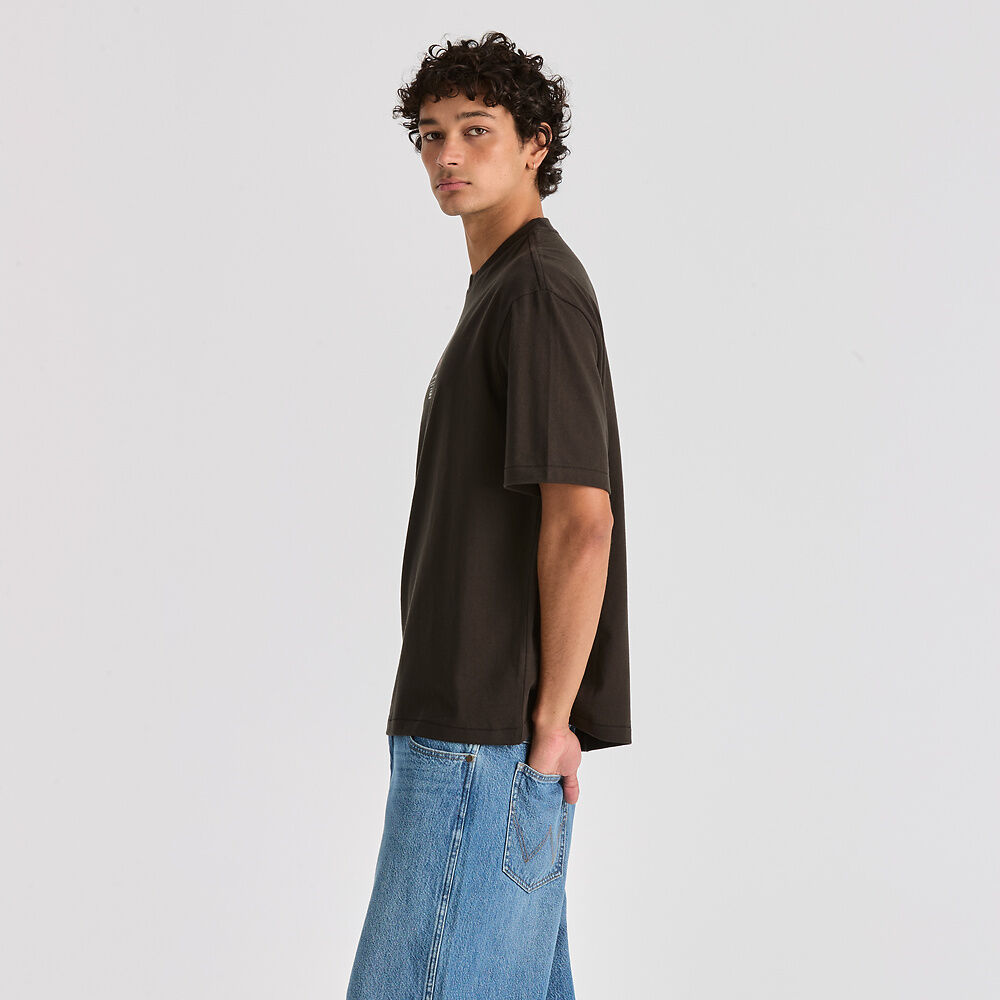 WRANGLER DISCOVER SLACKER TEE WORN BLACK