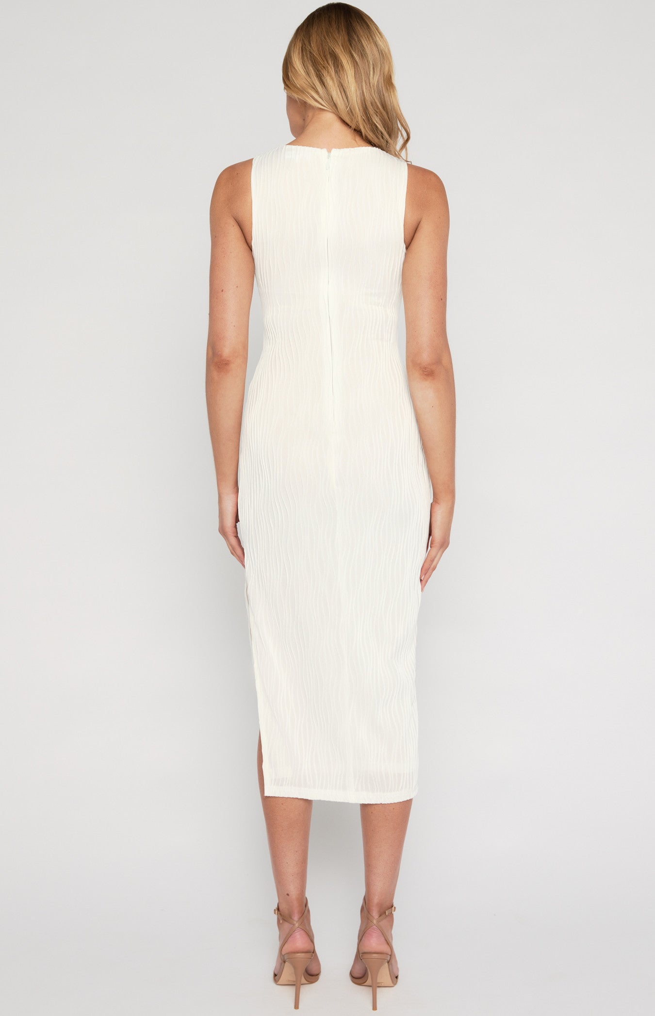 WINNIE & CO TEXTURED STRETCH MIDI DRESS WITH FRONT CUT OUT DETAIL WHITE