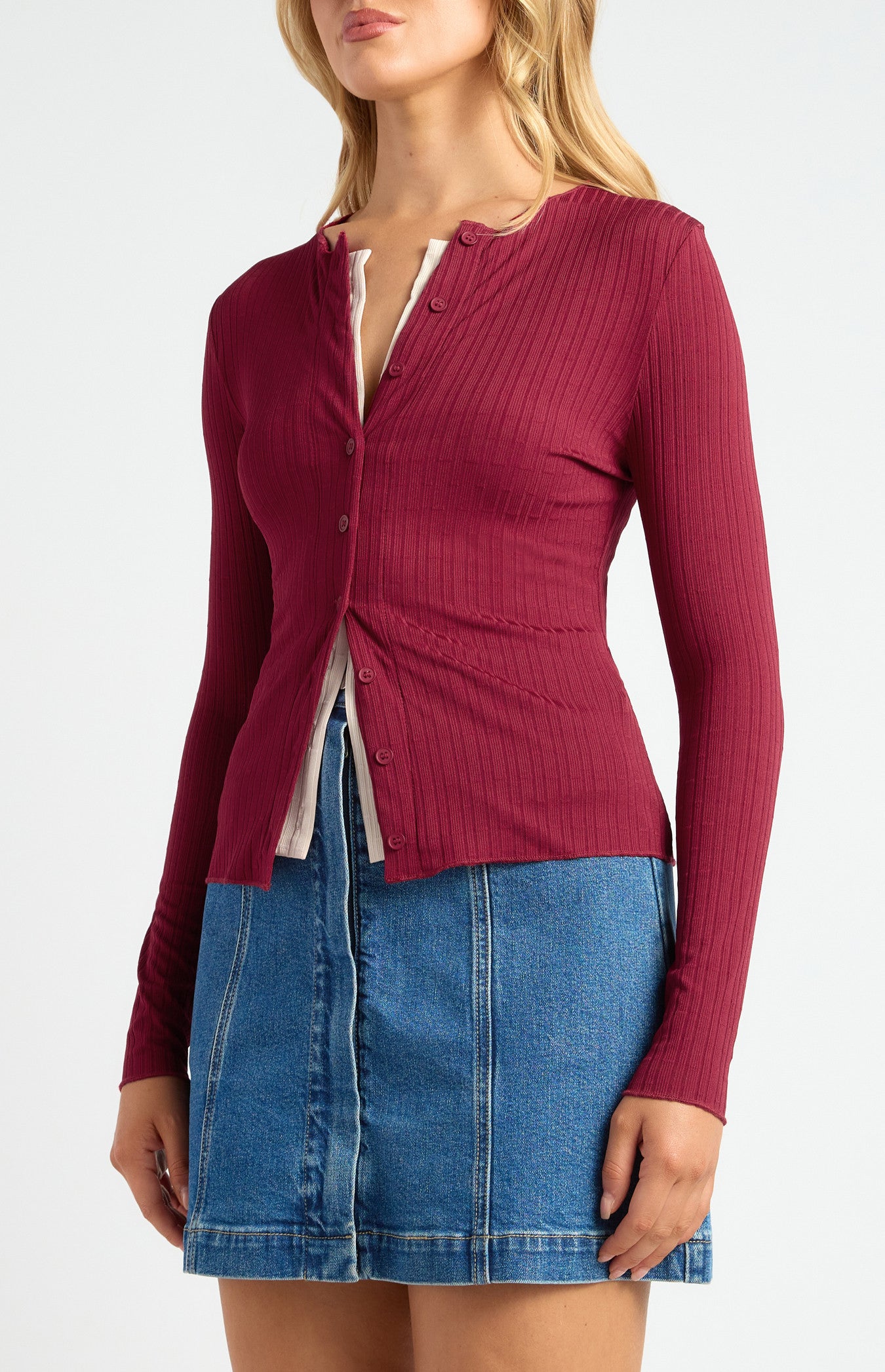 STYLE STATE CONTRAST DETAIL BUTTON UP TEXTURED JERSEY TOP MERLOT