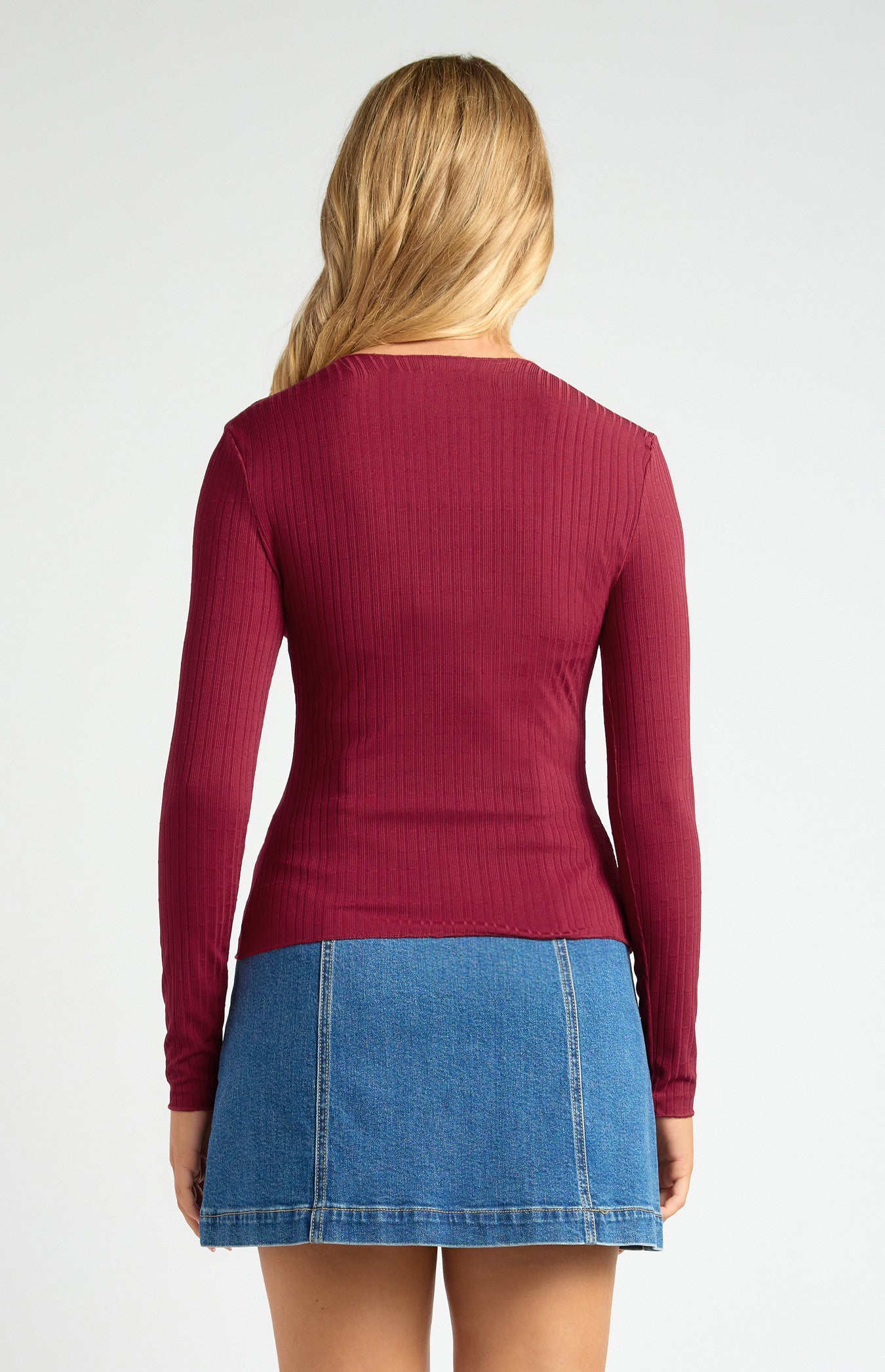 STYLE STATE CONTRAST DETAIL BUTTON UP TEXTURED JERSEY TOP MERLOT