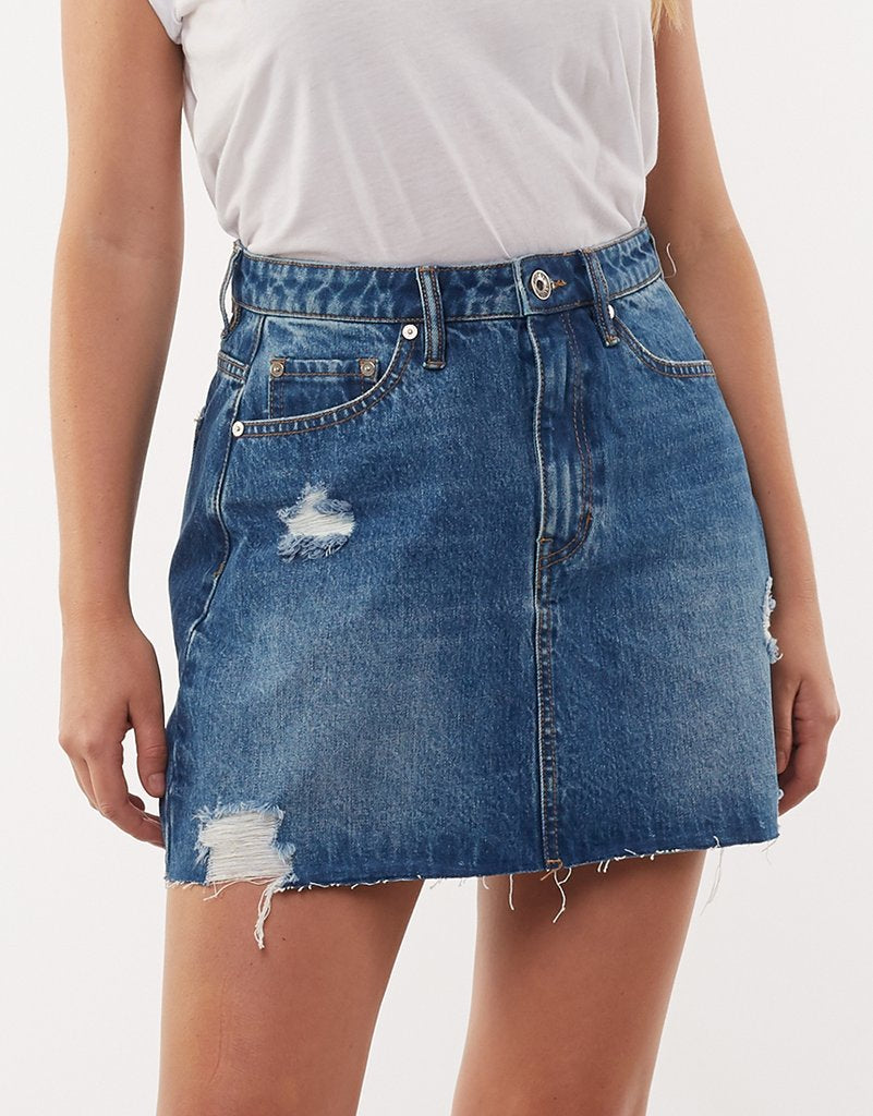 SILENT THEORY LEADING DENIM SKIRT DARK BLUE